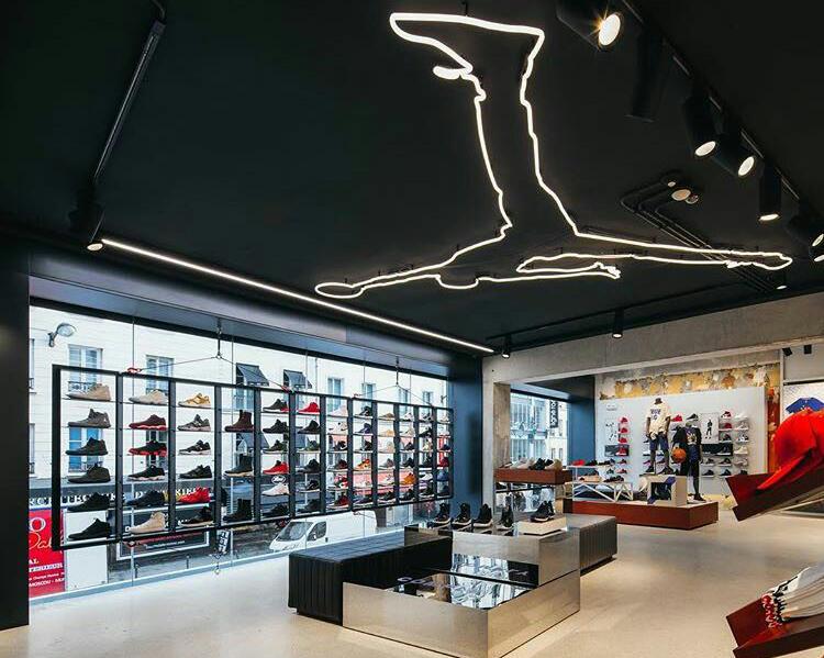 sjaal Blijven Groenten Winkelinrichting Nike store - Lens BV